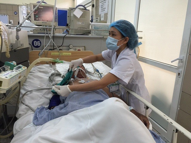 Điều trị cho bệnh nhân tại Trung tâm Chống độc Bạch Mai, Hà Nội