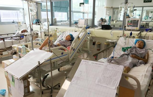 Hai bệnh nhân nặng có phản ứng khi chạy thận nhân tạo tại BV Hữu nghị Đa khoa Nghệ An được chuyển ra Hà Nội ngày 31/7 được xác định nguyên nhân ban đầu do sốc nhiễm khuẩn huyết. 