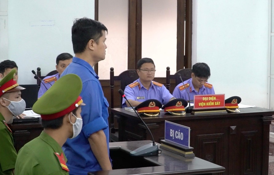 Lê Quang Huy Phương (38 tuổi, trú khu tập thể Đống Đa, TP Huế) bị tuyên phạt 6 năm 8 tháng tù.