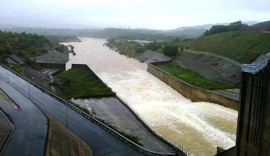 Các hồ chứa dung tích lớn vùng thượng nguồn tỉnh TT-Huế nhận lệnh điều tiết mức nước để đón lũ do có thêm đợt mưa lớn 