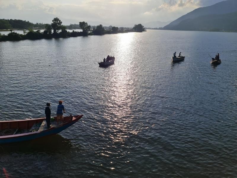 Lực lượng chức năng tổ chức tìm kiếm người gặp nạn trên sông Bù Lu