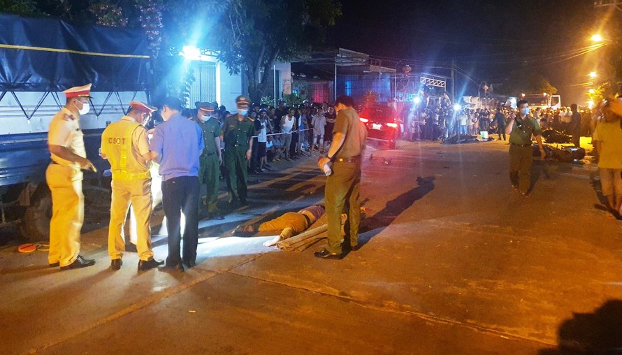 Hiện trường vụ tai nạn khiến 7 người thương vong ở Quảng Nam.