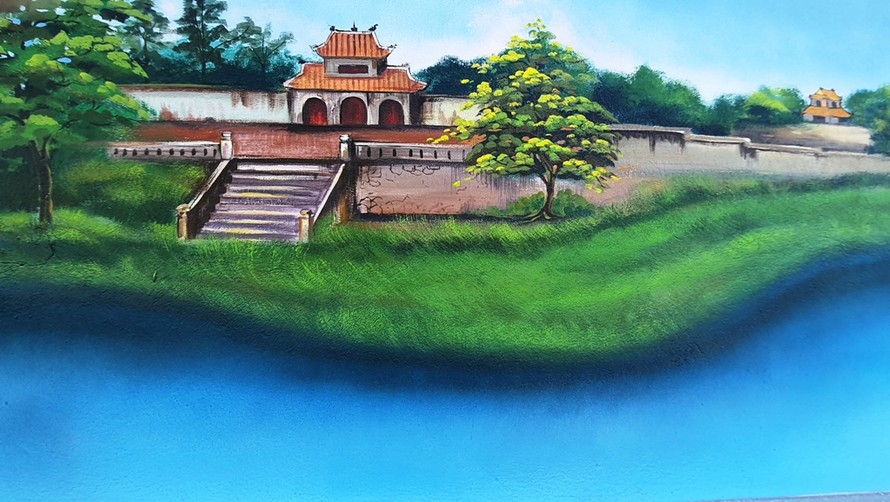 Một phần của bức bích họa về sông Hương dài 300 mét tại Huế. Đây có thể là một kỷ lục hội họa về chủ đề sông Hương.