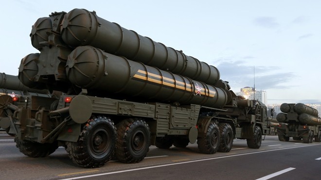 Hệ thống phòng thủ tên lửa S-400 của Nga. Ảnh: Reuters