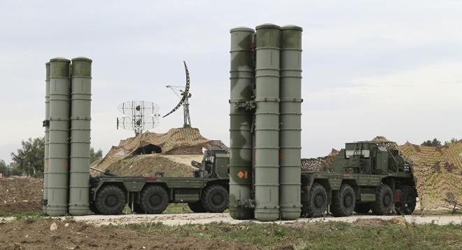 Hệ thống phòng thủ tên lửa tầm xa S-400 của Nga.