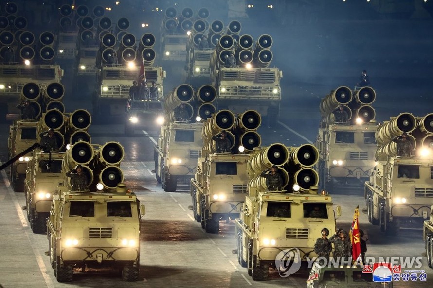 Bức ảnh do Hãng thông tấn Trung ương Triều Tiên công bố cho thấy các phương tiện phóng tên lửa trong cuộc duyệt binh được tổ chức tại Quảng trường Kim Il-sung ở Bình Nhưỡng ngày 10/10/2020, kỷ niệm 75 năm thành lập Đảng Công nhân.
