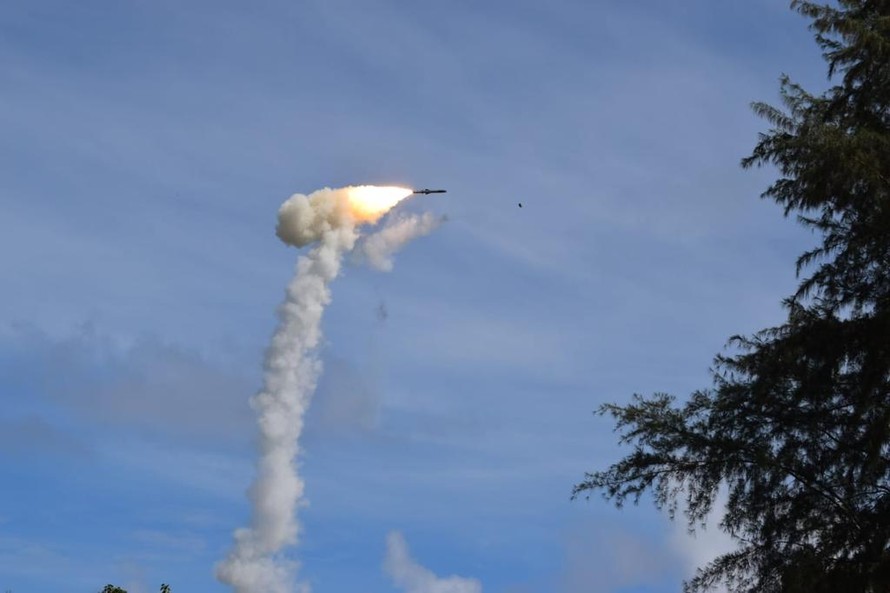 Ấn Độ khai hỏa hàng loạt tên lửa siêu thanh BrahMos 