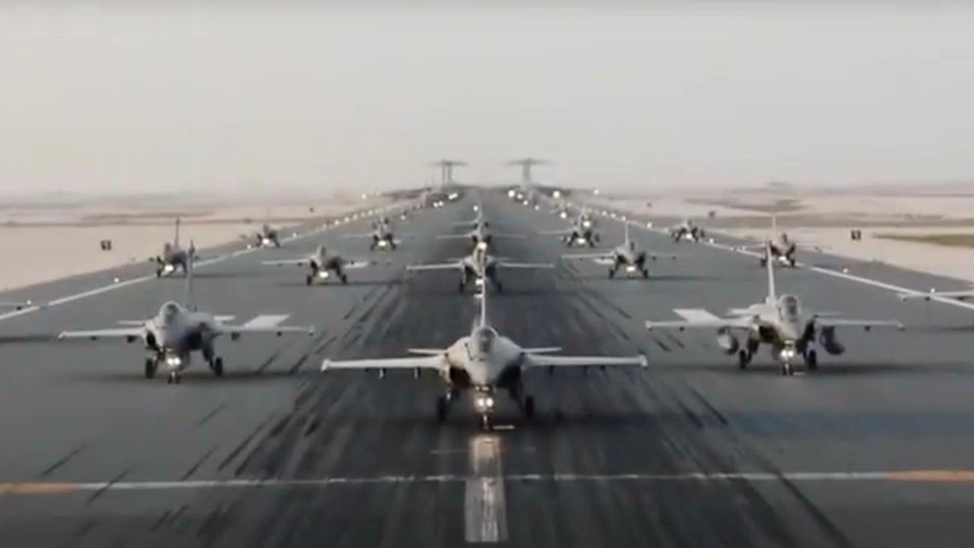 Qatar khoe sức mạnh không quân bằng cuộc diễn tập ‘voi đi bộ’ 