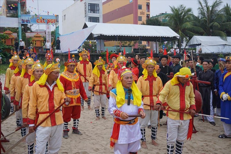 Lễ hội Cầu Ngư của người dân Đà Nẵng. Ảnh: Lao động