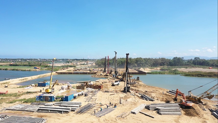 Dự án đập dâng hạ lưu sông Trà Khúc được khởi công tháng 7/2019 và dự kiến hoàn thành vào cuối năm 2021- ảnh N.N