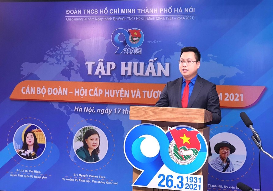 Phó Bí thư Thành đoàn Hà Nội Trần Quang Hưng cho biết, Chiến dịch 90.000 việc làm gắn việc tuyển dụng với đào tạo kỹ năng và hồ sơ hoạt động xã hội hướng tới việc đưa thanh niên, sinh viên gần với các doanh nghiệp hơn ngay từ trên ghế nhà trường.