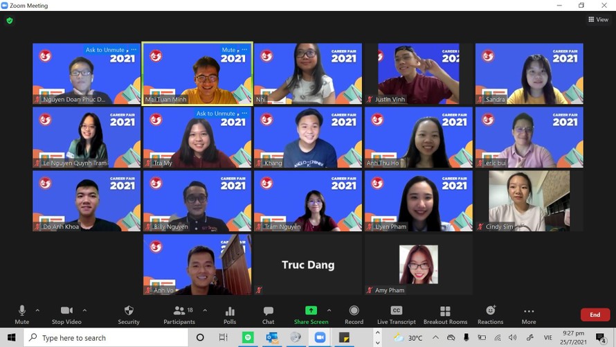 Các diễn giả và đông đảo sinh viên Việt Nam tại 13 quốc gia trên thế giới tham gia sự kiện “VNYA 2021 Career Fair- Hậu Covid vẫn có việc’’