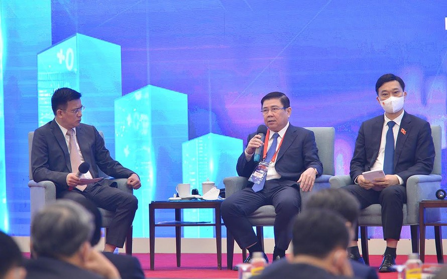 Ông Nguyễn Thành Phong - Phó trưởng Ban Kinh tế Trung ương phát biểu tại toạ đàm