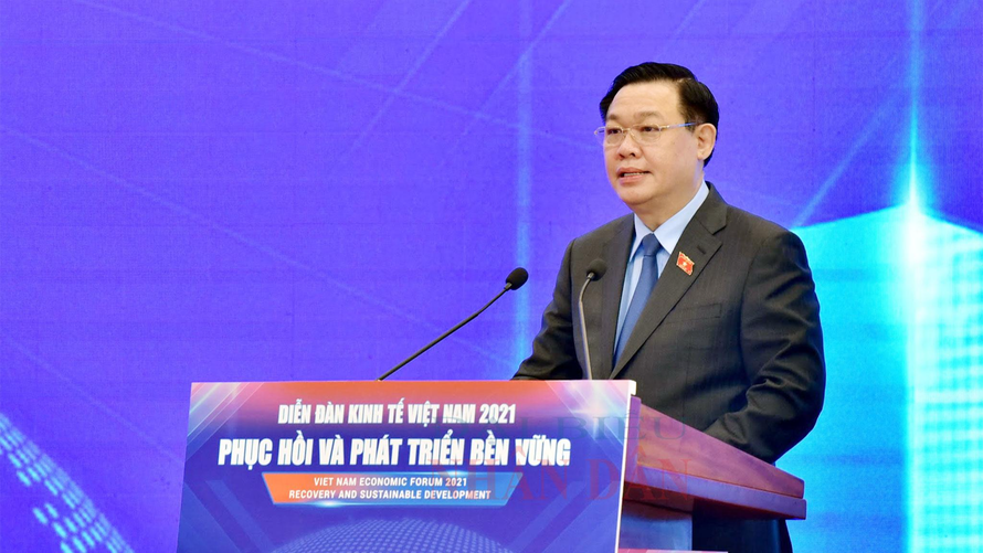 Chủ tịch Quốc hội Vương Đình Huệ phát biểu khai mạc diễn đàn. 