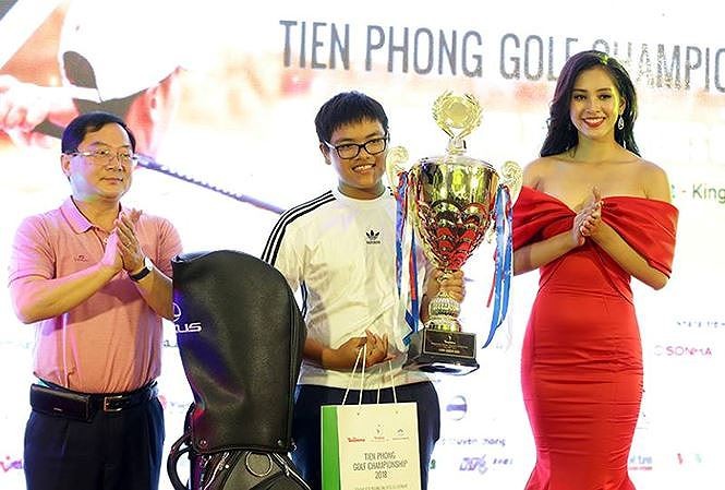 Nhà vô địch nhí của Tiền Phong Golf Championship trong mắt người thân