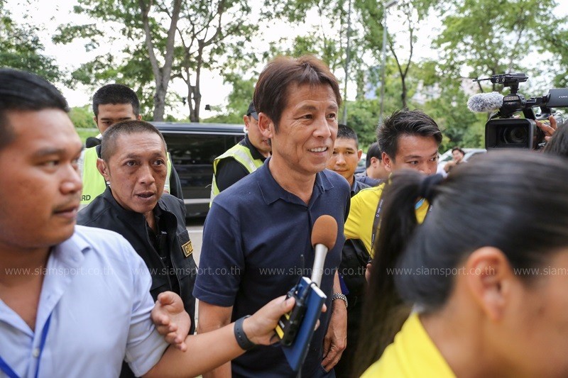 Dẫn dắt tuyển Thái Lan, HLV Nhật nhận lương gấp ba ông Park Hang Seo
