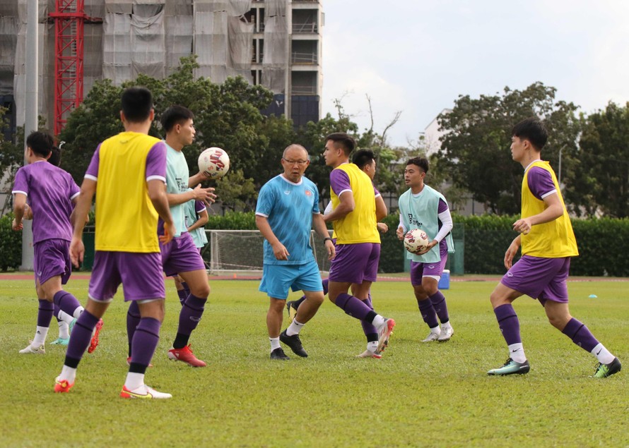 Đội tuyển Việt Nam đá đối kháng, rà soát đội hình sẵn sàng đấu đội tuyển Lào 