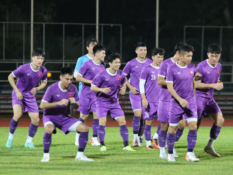Đội tuyển Việt Nam làm quen với khung giờ thi đấu, sẵn sàng cho trận gặp Lào 