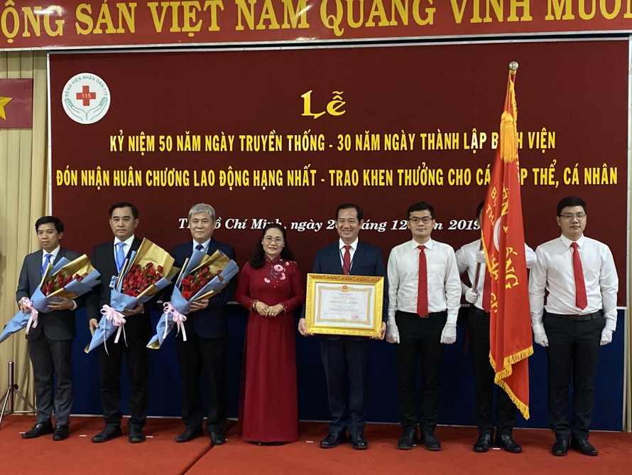 Bệnh viện Nhân dân 115 vinh dự đón nhận Huân chương Lao động hạng Nhất
