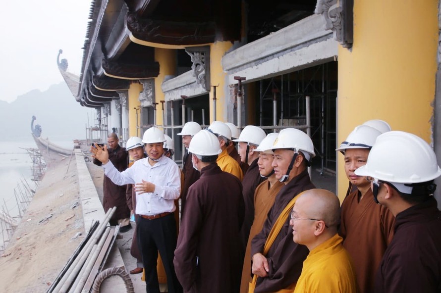 Gấp rút hoàn thiện chùa Tam Chúc để phục vụ Đại lễ Vesak 2019. Ảnh: Linh Nguyễn