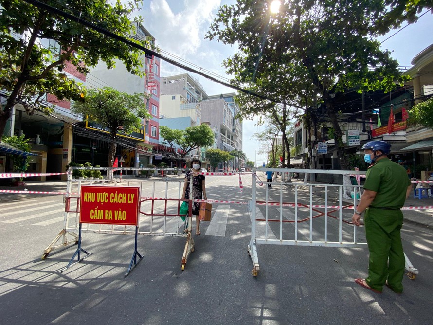 Phong tỏa khu dân cư quanh vũ trường lớn nhất Đà Nẵng