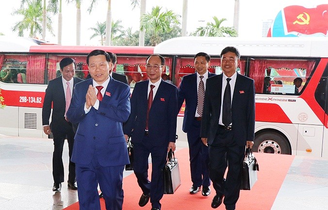 Ông Nguyễn Nhân Chiến (đi đầu) không tham gia Ban chấp hành Đảng bộ tỉnh Bắc Ninh khóa mới