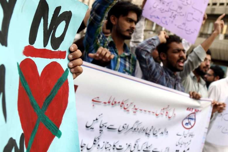 Những người biểu tình phản đối ngày Valentine tại Karachi (Pakistan) hôm 12/2.