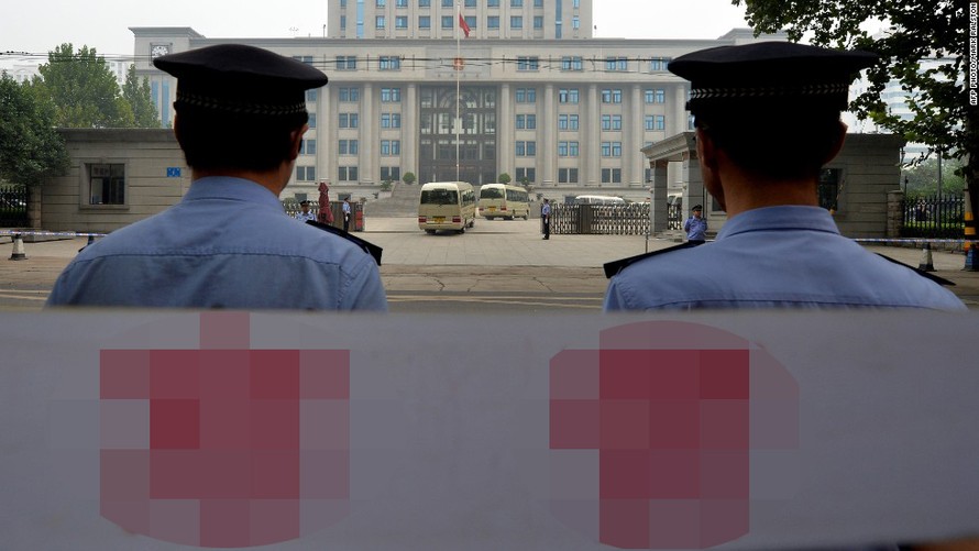 Cảnh sát bảo vệ một phiên tòa tại Trung Quốc. Ảnh minh họa