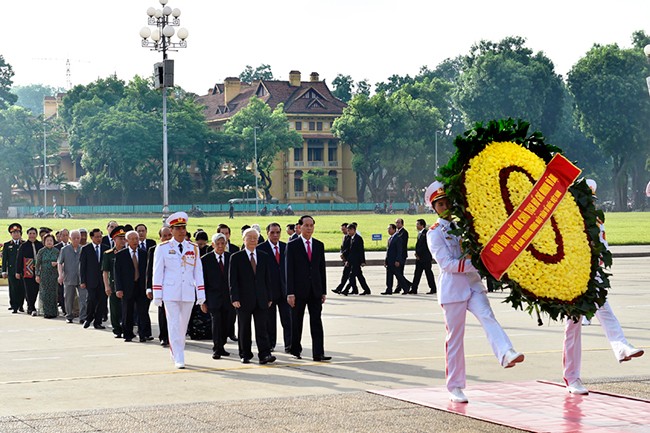 Lãnh đạo Đảng, Nhà nước vào viếng Lăng chủ tịch Hồ Chí Minh