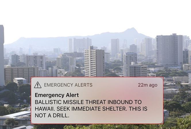 Người ở Hawaii nhận được báo động giả về một vụ tấn công tên lửa đạn đạo. Ảnh: AP