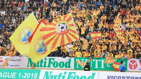 Trong ngày Nam Định trở lại V.League sau 7 năm vắng bóng, sân Thiên Trường đã đón tới 22.000 CĐV. Ảnh: Bongdaplus
