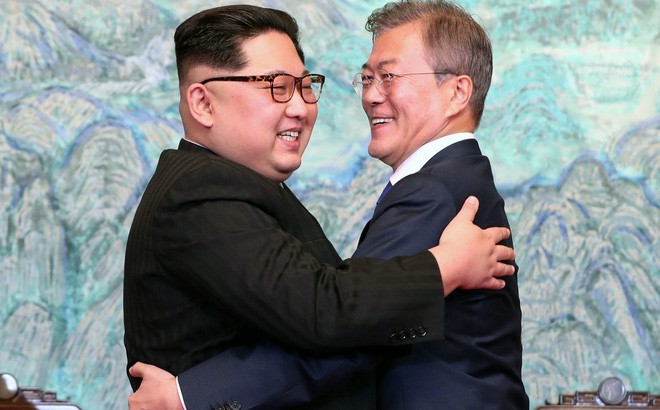 Hai nhà lãnh đạo Triều Tiên và Hàn Quốc. Ảnh: Getty