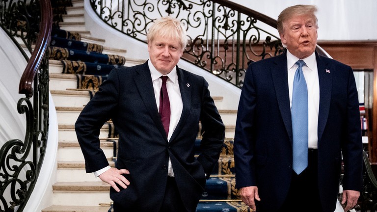 Thủ tướng Anh Boris Johnson và Tổng thống Mỹ Donald Trump. Ảnh: Reuters