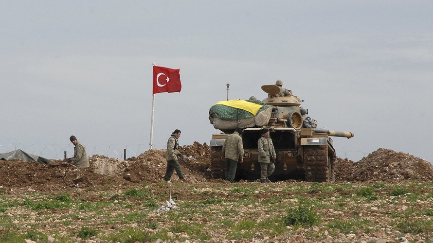 Xe tăng Thổ Nhĩ Kỳ ở biên giới với Syria. Ảnh: Reuters