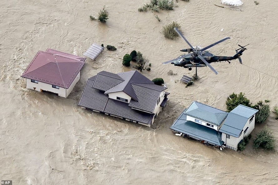 Ngập lụt trên diện rộng ở Nhật Bản do bão Hagibis. Ảnh: AP