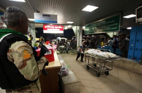 Thi thể các nạn nhân thiệt mạng trong vụ tấn công tối 5/11 ở tỉnh Yala (Thái Lan). Ảnh: Reuters