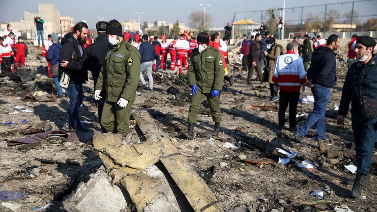 Hiện trường vụ tai nạn máy bay hôm 8/1 ở Tehran. Ảnh: Reuters