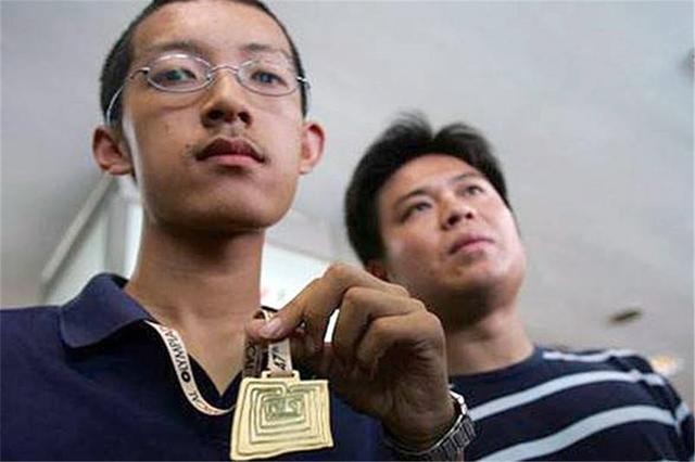 Liu nổi tiếng khắp Trung Quốc những năm 2000 nhờ thành tích toán học xuất sắc.