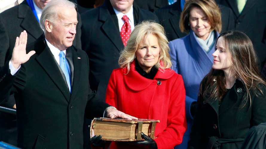 Ông Joe Biden tuyên thệ nhậm chức Phó Tổng thống năm 2009. Ảnh: Getty