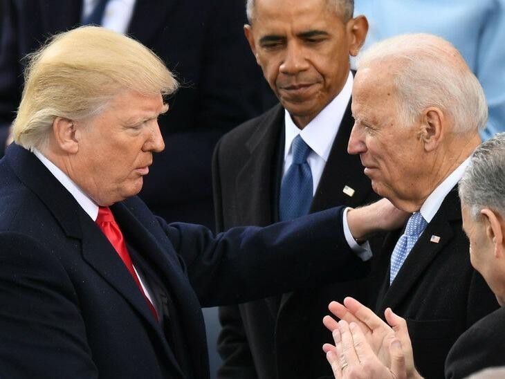 Ông Biden bắt tay ông Trump trong lễ nhậm chức của ông Trump hồi năm 2017. Ảnh: Washington Post