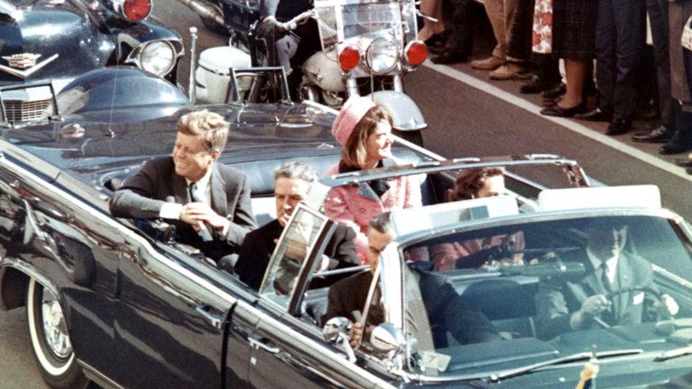 Cố Tổng thống John F. Kennedy trước khi bị ám sát. Ảnh: Wikipedia