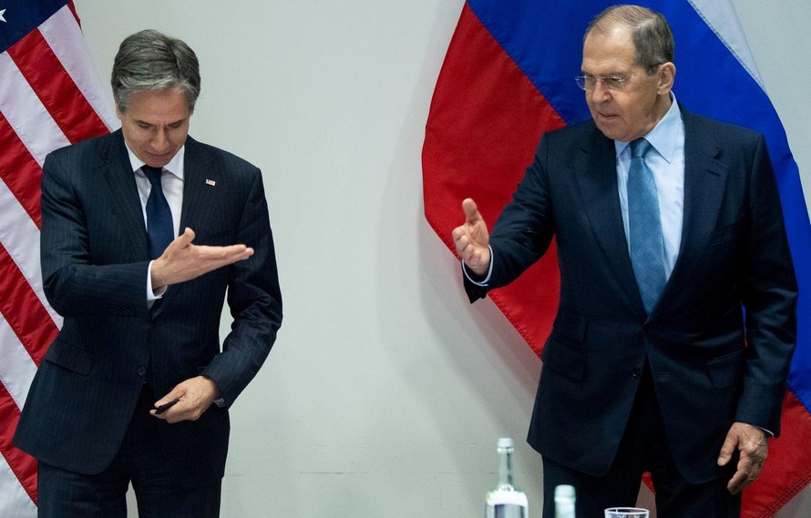 Ngoại trưởng Nga Sergei Lavrov gặp Ngoại trưởng Mỹ Antony Blinken hồi tháng 5 ở Iceland. Ảnh: Reuters