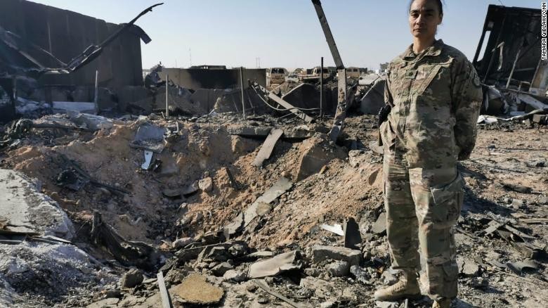 Trung tá Mỹ Staci Colemsan nói rằng, thật thần kỳ khi không có thương vong tại Al-Asad. Ảnh: CNN.