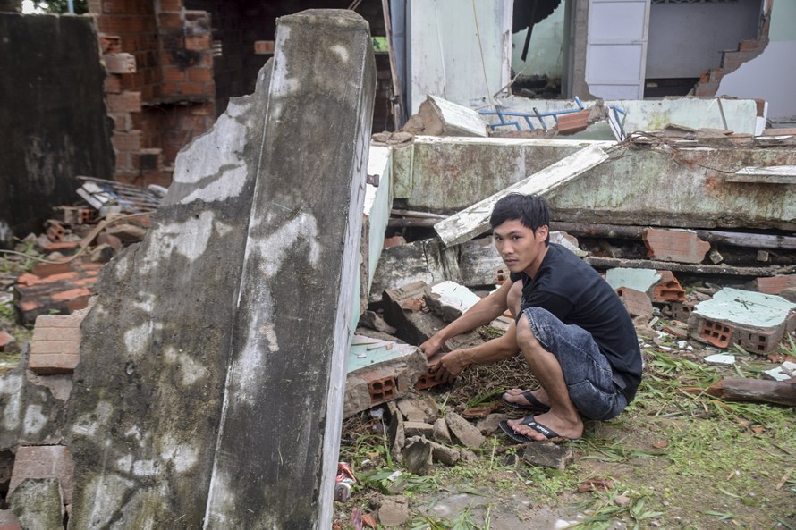 Tỉnh Bình Định có 71 nhà sập, 5.652 nhà bị tốc mái, hư hỏng...do bão số 9 gây ra.