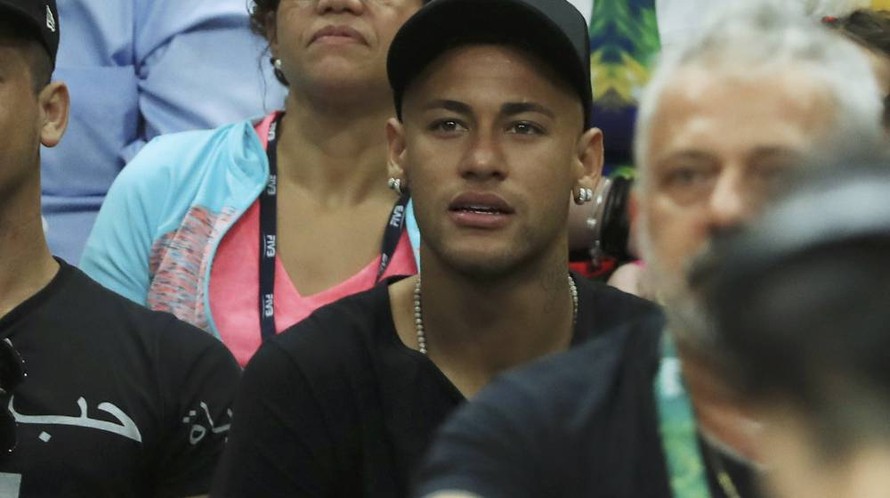 Neymar bị phạt nặng vì trốn thuế.