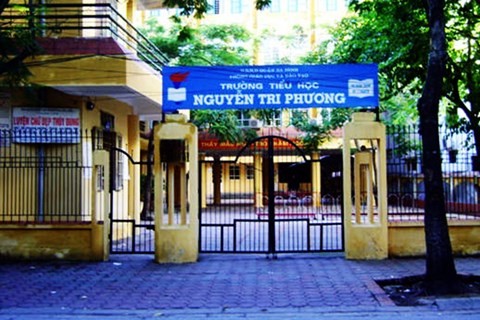 Trường tiểu học Nguyễn Tri Phương, quận Ba Đình nơi xảy ra vụ việc