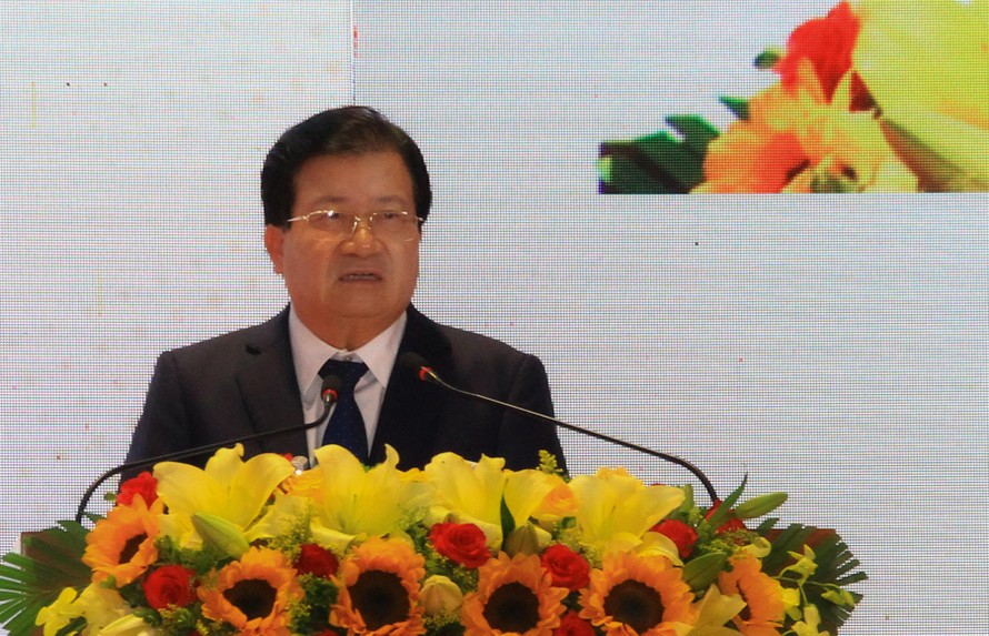 Phó thủ tướng Trịnh Đình Dũng phát biểu tại buổi lễ công bố các Nghị định, Quyết định của Chính phủ và Thủ tướng Chính phủ về phát triển TP Đà Nẵng. 