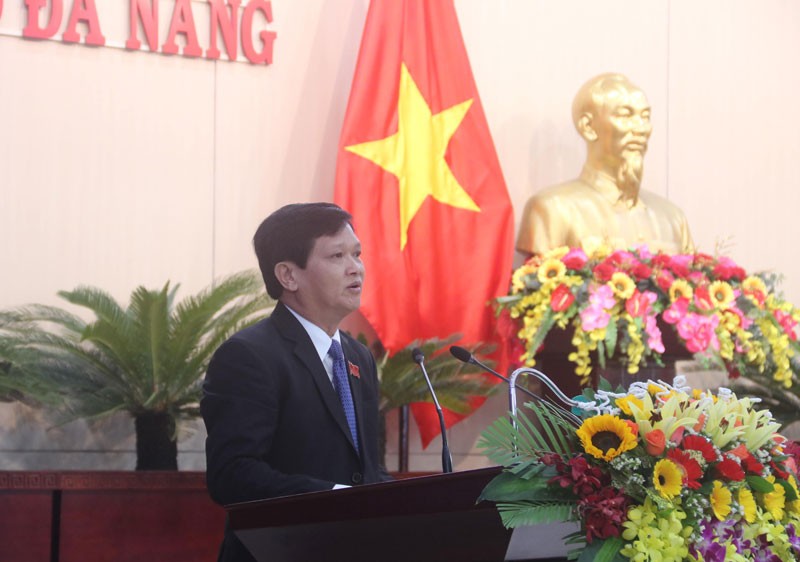 Ông Nguyễn Nho Trung được các đại biểu HĐND thành phố bầu làm chức danh Chủ tịch HĐND thành phố Đà Nẵng. Ảnh Nguyễn Thành