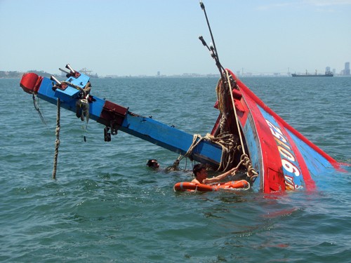 Tàu cá của ngư dân Việt Nam nhiều lần bị tàu Trung Quốc đâm chìm