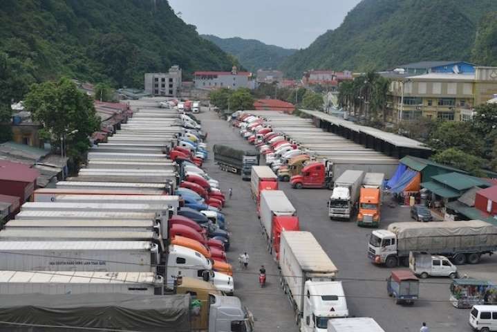 Bộ NN&PTNT khuyến cáo các địa phương, doanh nghiệp tạm dừng đưa hàng nông sản lên biên giới ở Lạng Sơn, tránh gây ùn út, thiệt hại do phía Trung Quốc siết chặt ở cửa khẩu